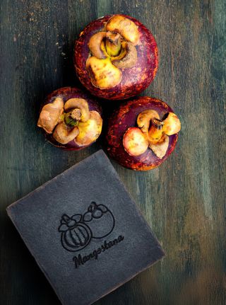 100% PŘÍRODNÍ mýdlo z Mangostany 100% přírodní tuhé mýdlo Mangostana. Toto unikátní přírodní mýdlo s obsahem Mangostana...